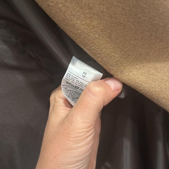 Banana Republic Men’s Dress wool camel top coat. XS - Picture 9 of 13
